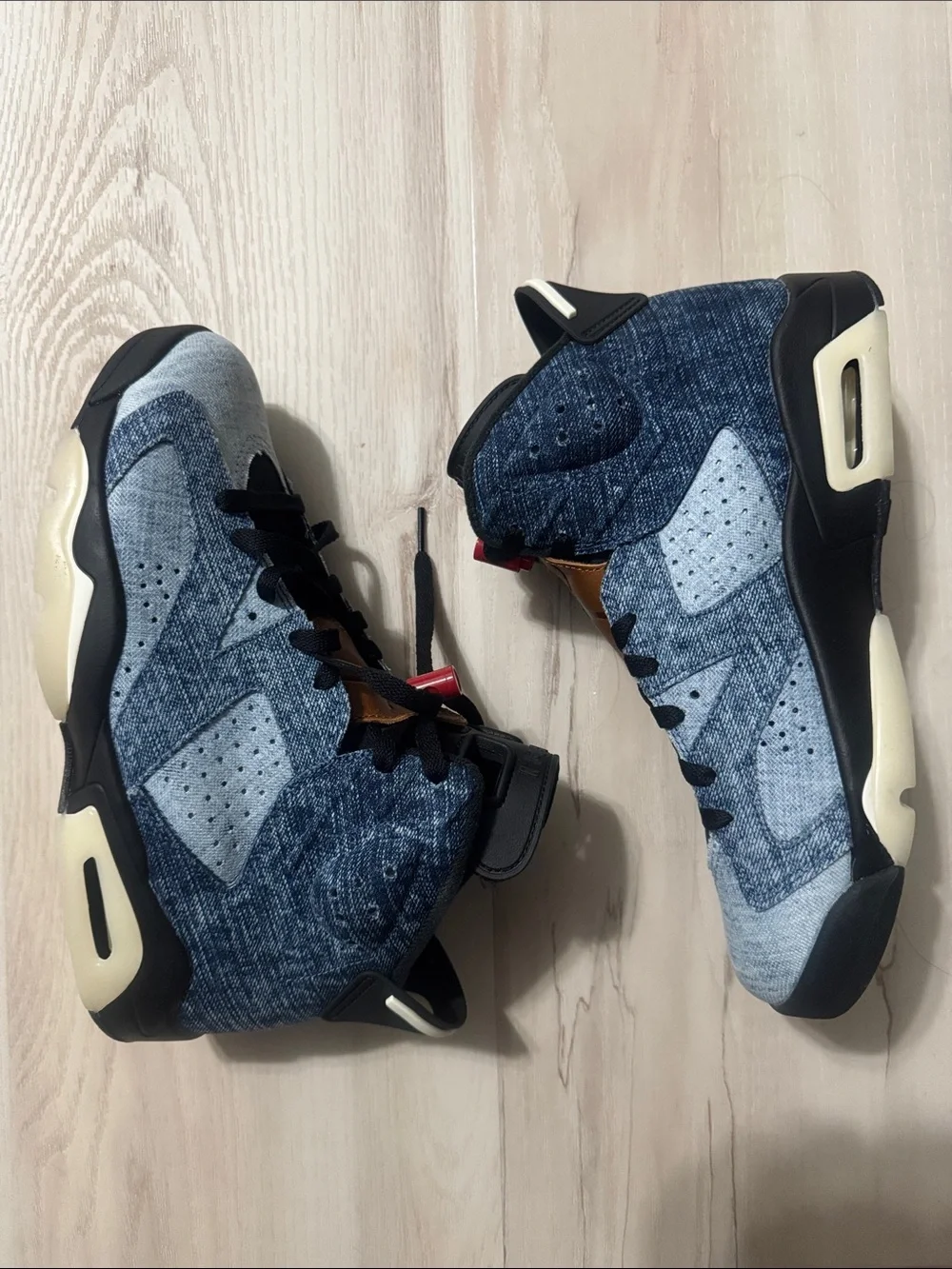 Air Jordan 6 Retro Men High-Top Sneakers in washed denim/ black sail